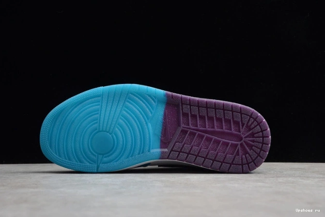 554724-415 Hornets  Mid 1 Jordan 0314